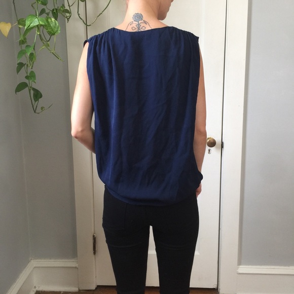 Alice + Olivia Navy Silk Draped Sleeveless Blouse - Picture 2 of 8